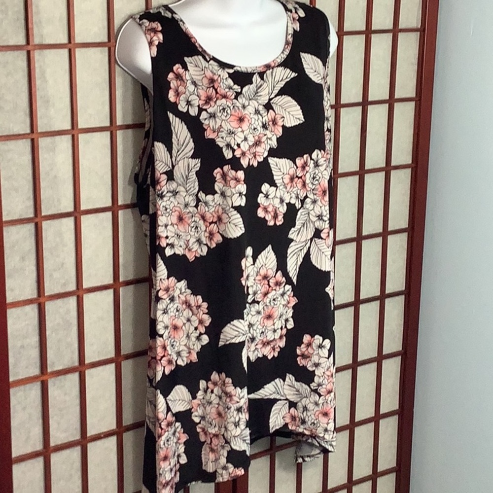 Bethany Black 2X Tank Top Pink Floral Print Stretchy Shirt Smooth Pink Blouse